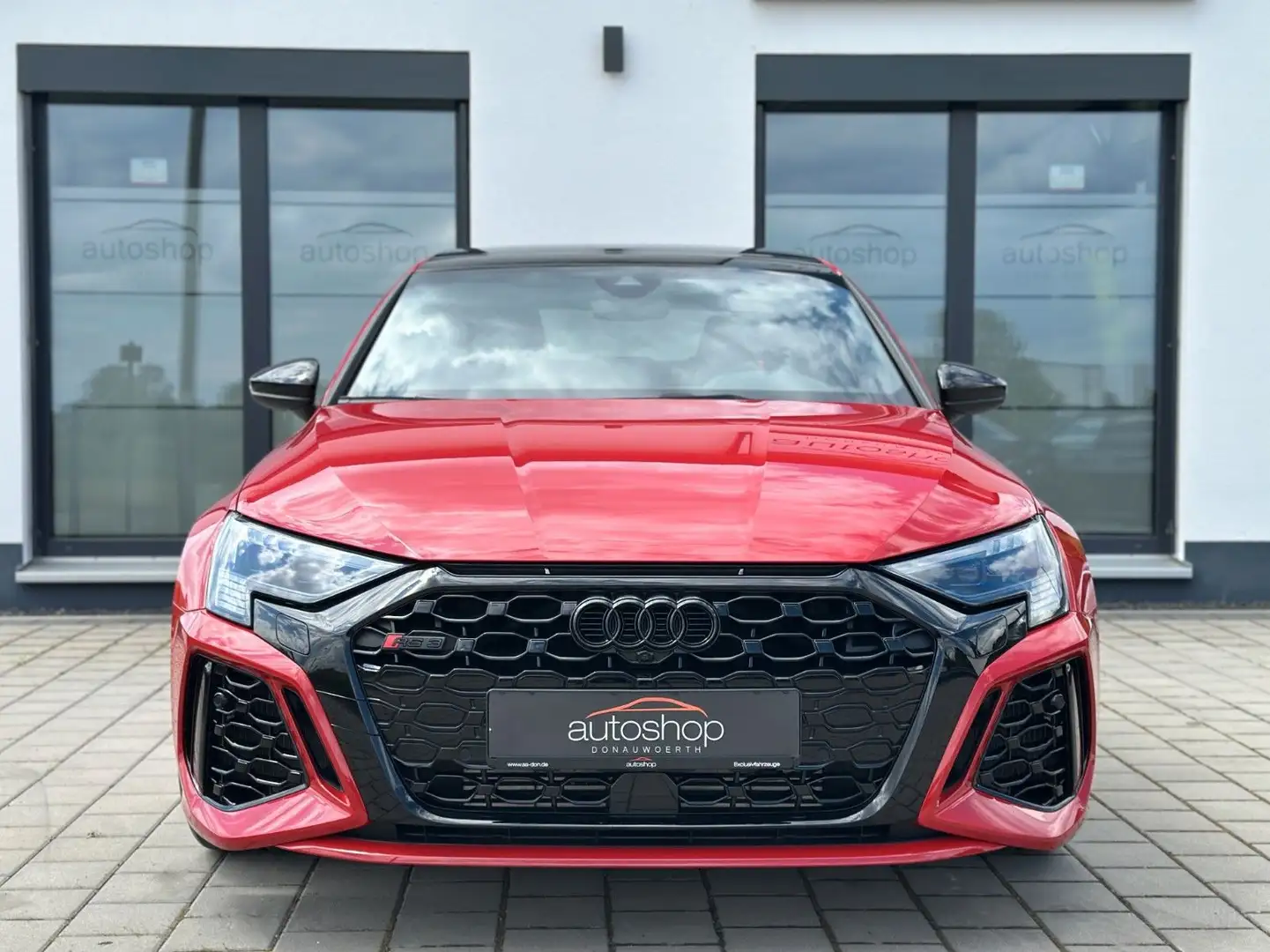 Audi RS3 Lim. 2.5 TFSI*Pano*RS-Sitz*Ceramic*RS-Abgas* Rosso - 2