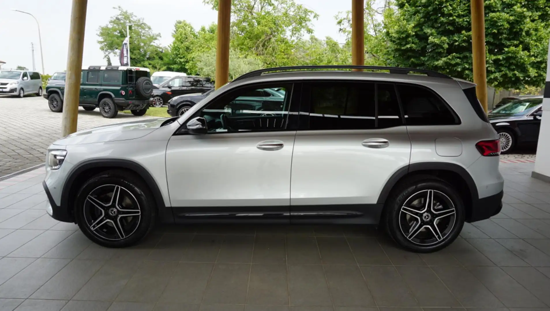 Mercedes-Benz GLB 200 d Automatic 4Matic Premium Plateado - 2