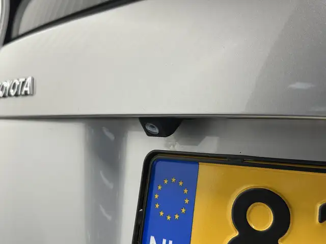 Toyota Prius view 10