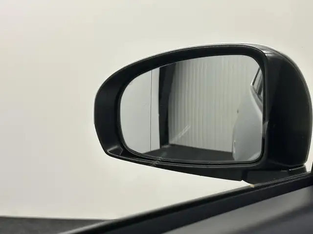 Toyota Prius view 12