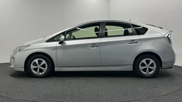 Toyota Prius view 8