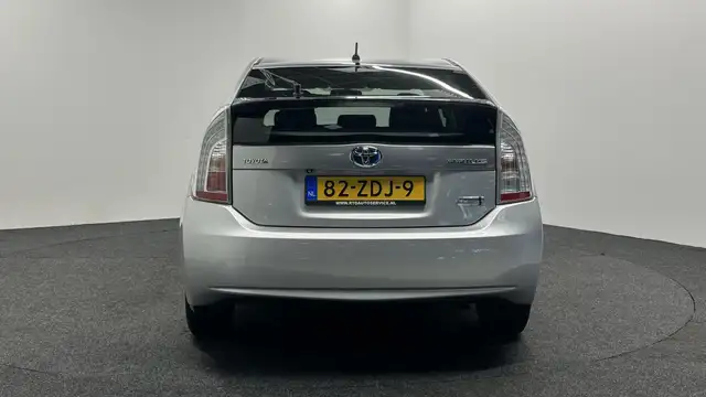 Toyota Prius view 7