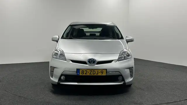 Toyota Prius view 6