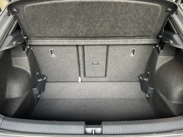 Volkswagen T-Roc view 11