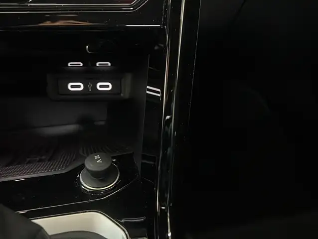 Volkswagen T-Roc view 24