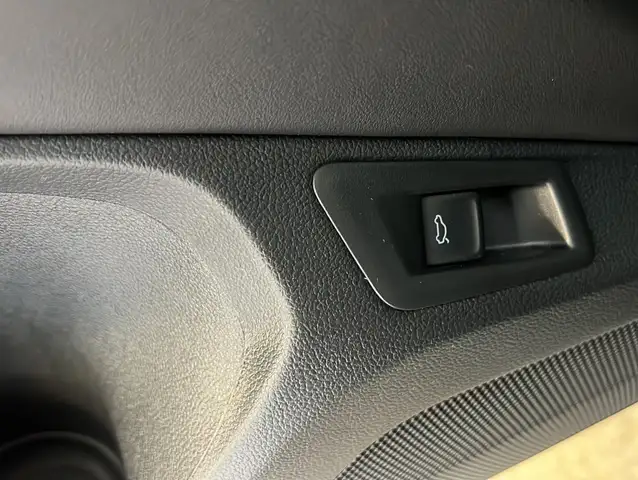 Volkswagen T-Roc view 6