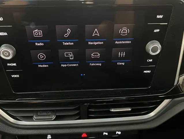 Volkswagen T-Roc view 17
