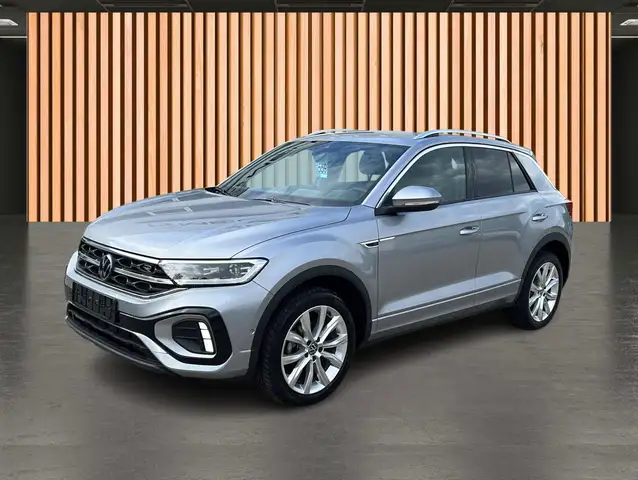 Volkswagen T-Roc view 2