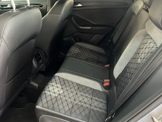 Volkswagen T-Roc view 8
