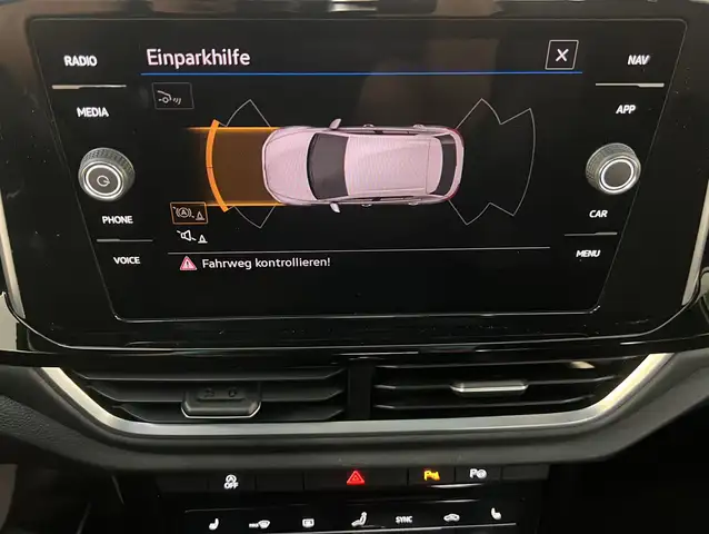 Volkswagen T-Roc view 27