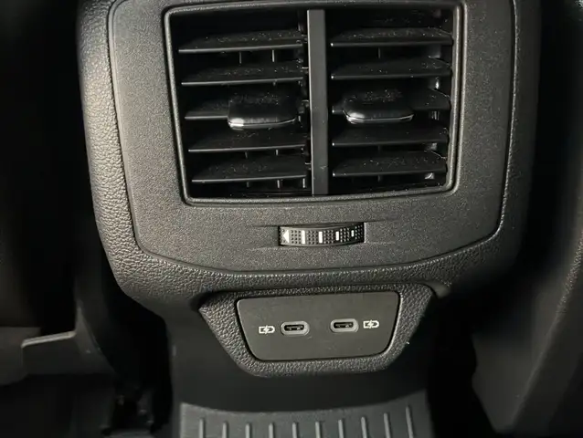 Volkswagen T-Roc view 10