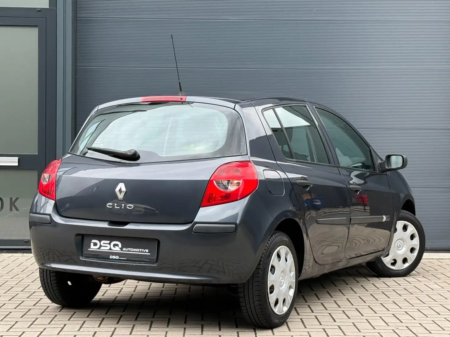 Renault Clio 1.2-16V Special Line Gris - 2