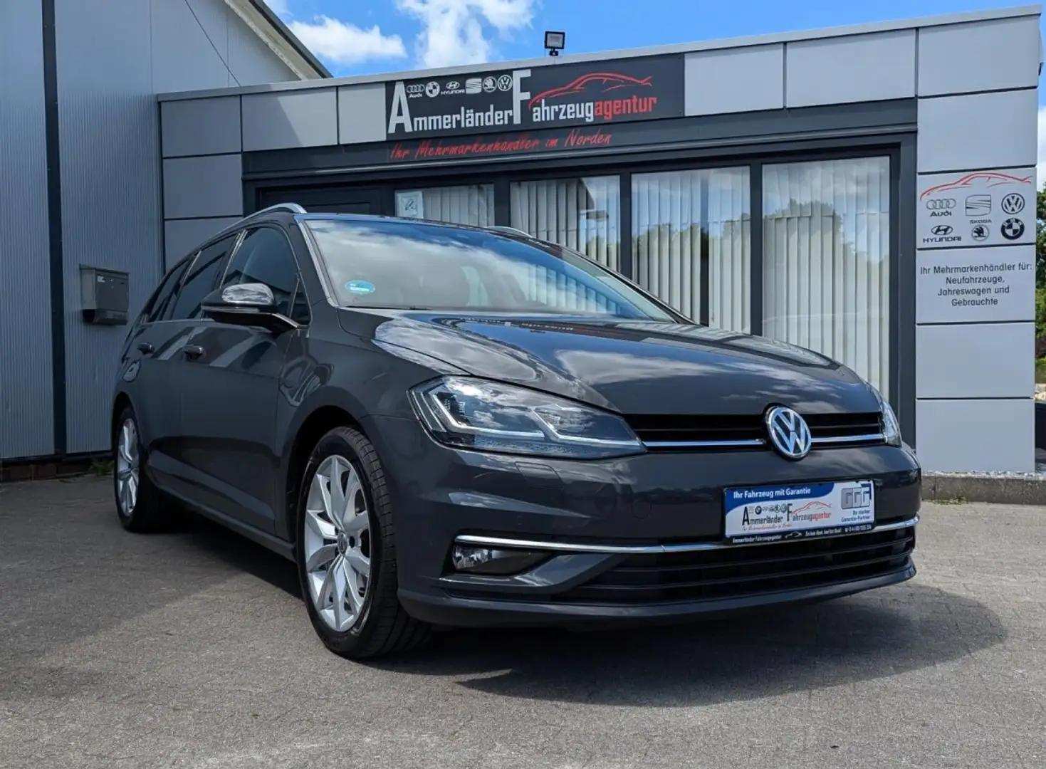 Volkswagen Golf VII 2.0 TDI  Highline (EURO 6d-TEMP) *NAVI*SHZ*AHK Grijs - 2