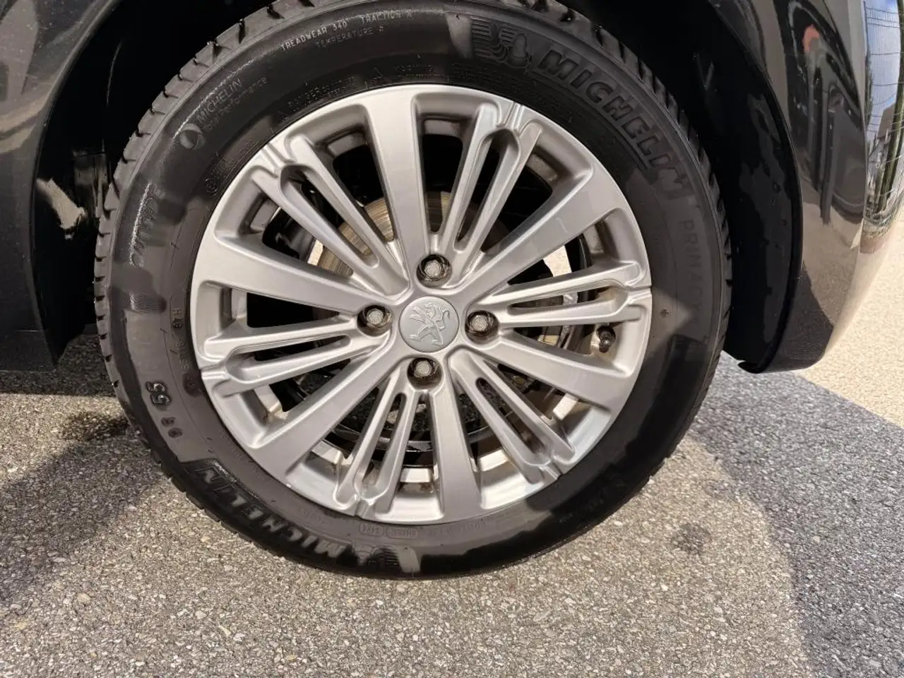 Peugeot 208 208 — photo 18