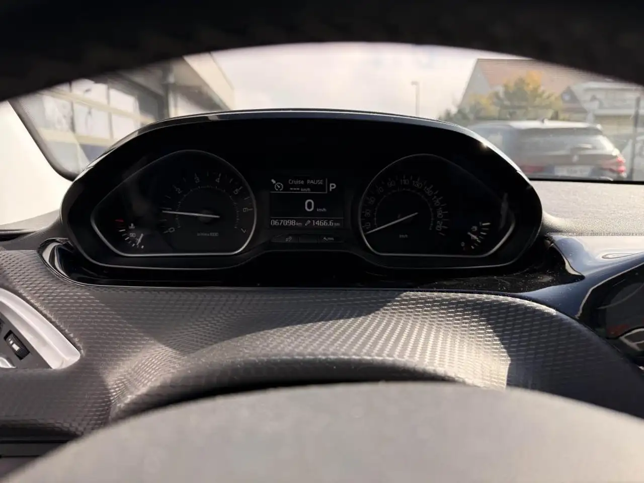 Peugeot 208 208 — photo 11