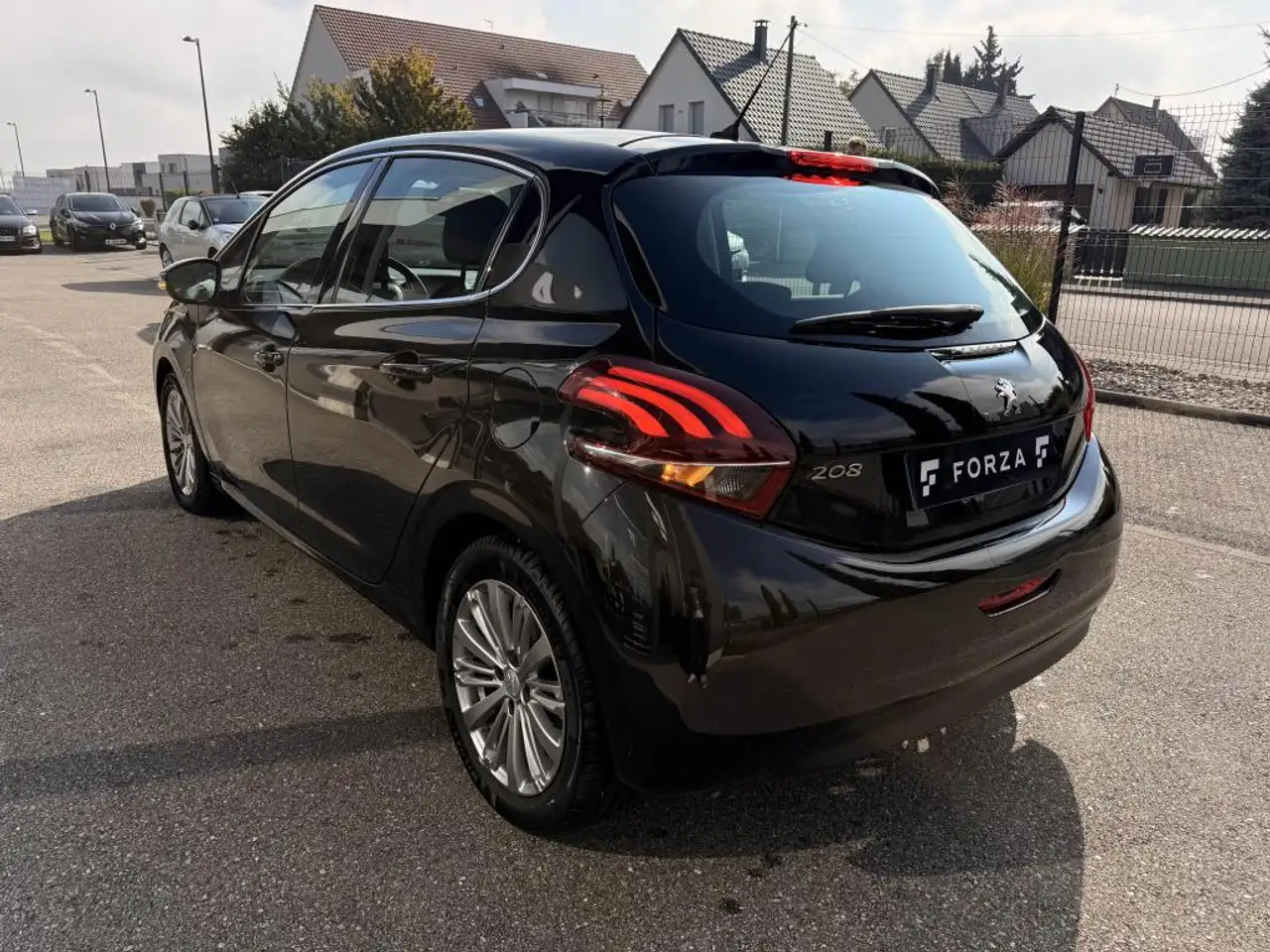 Peugeot 208 208 — photo 7