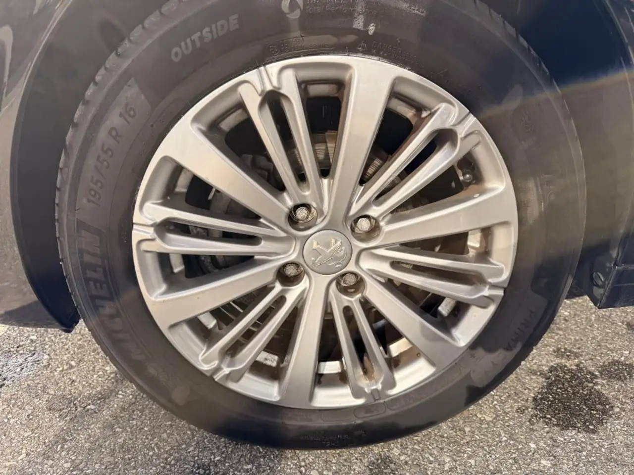 Peugeot 208 208 — photo 17