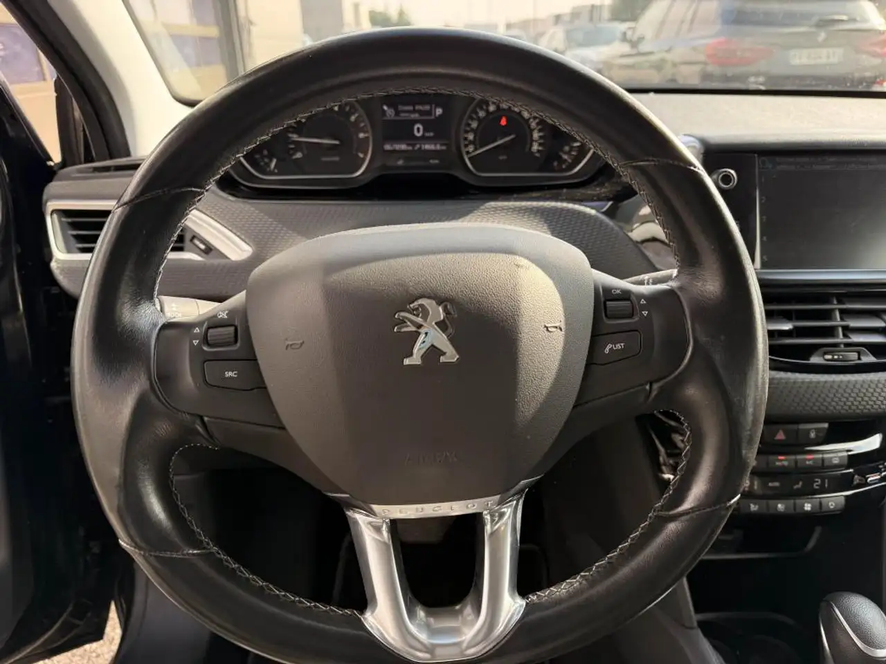 Peugeot 208 208 — photo 10