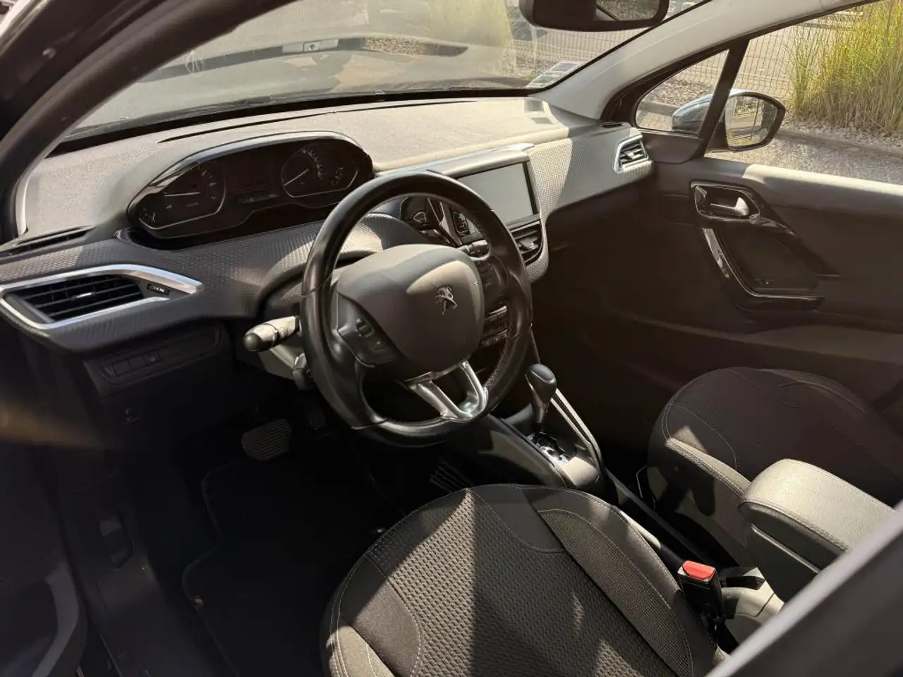 Peugeot 208 208 — photo 8
