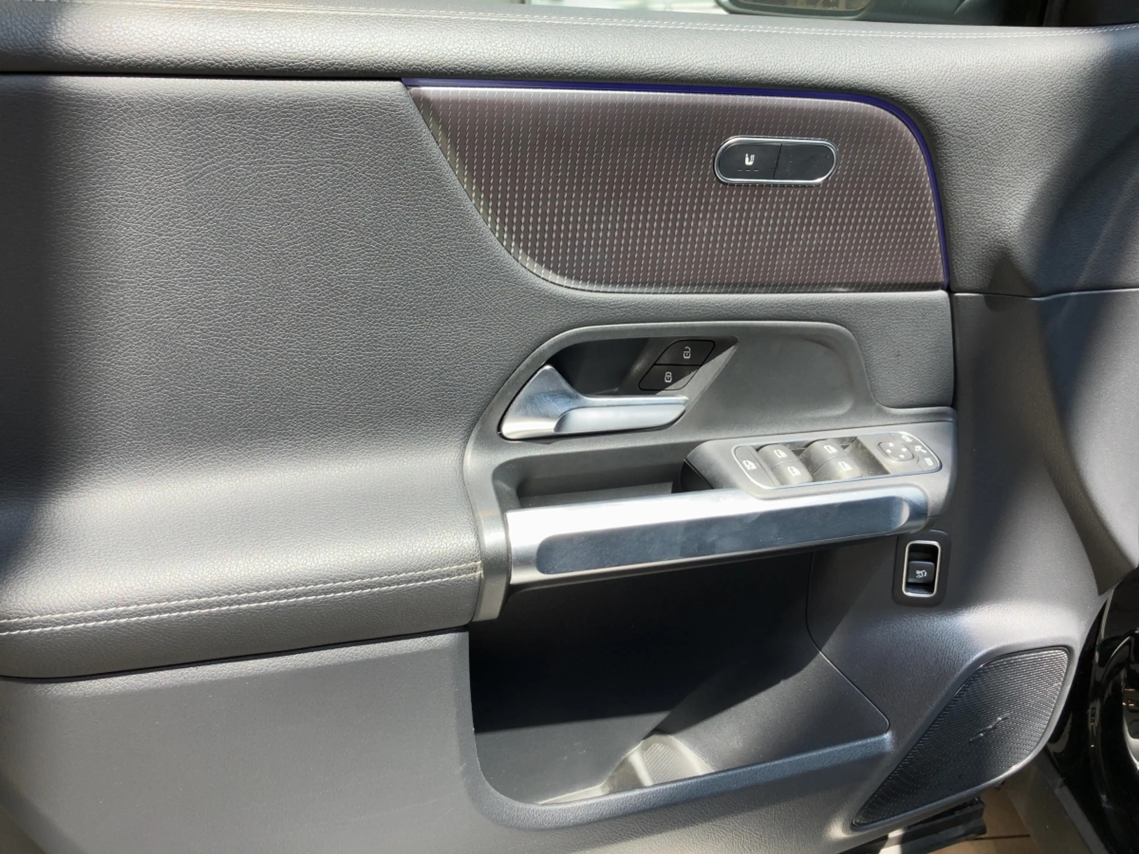 Mercedes-Benz EQB 300 4MATIC — photo 12