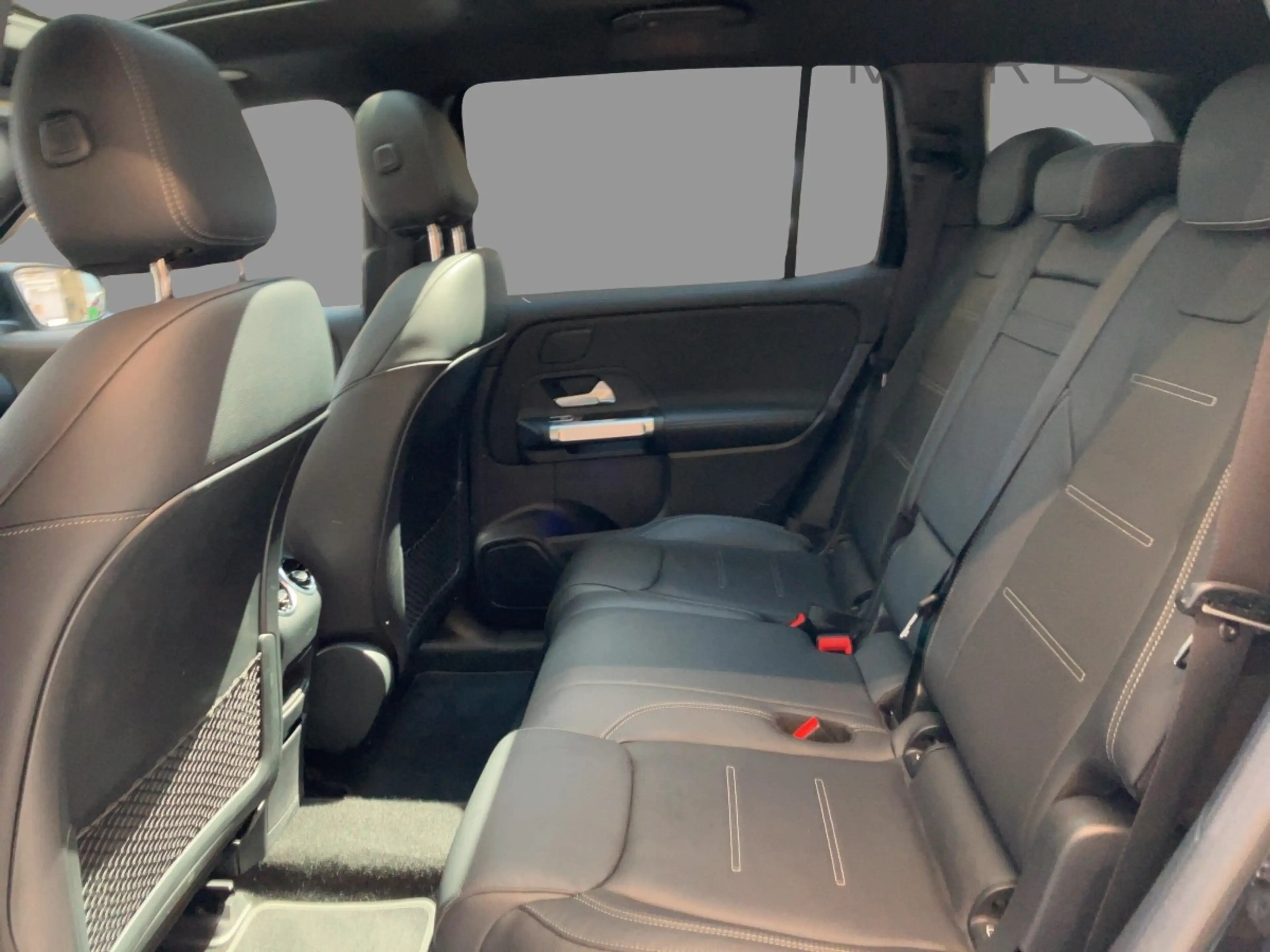 Mercedes-Benz EQB 300 4MATIC — photo 7