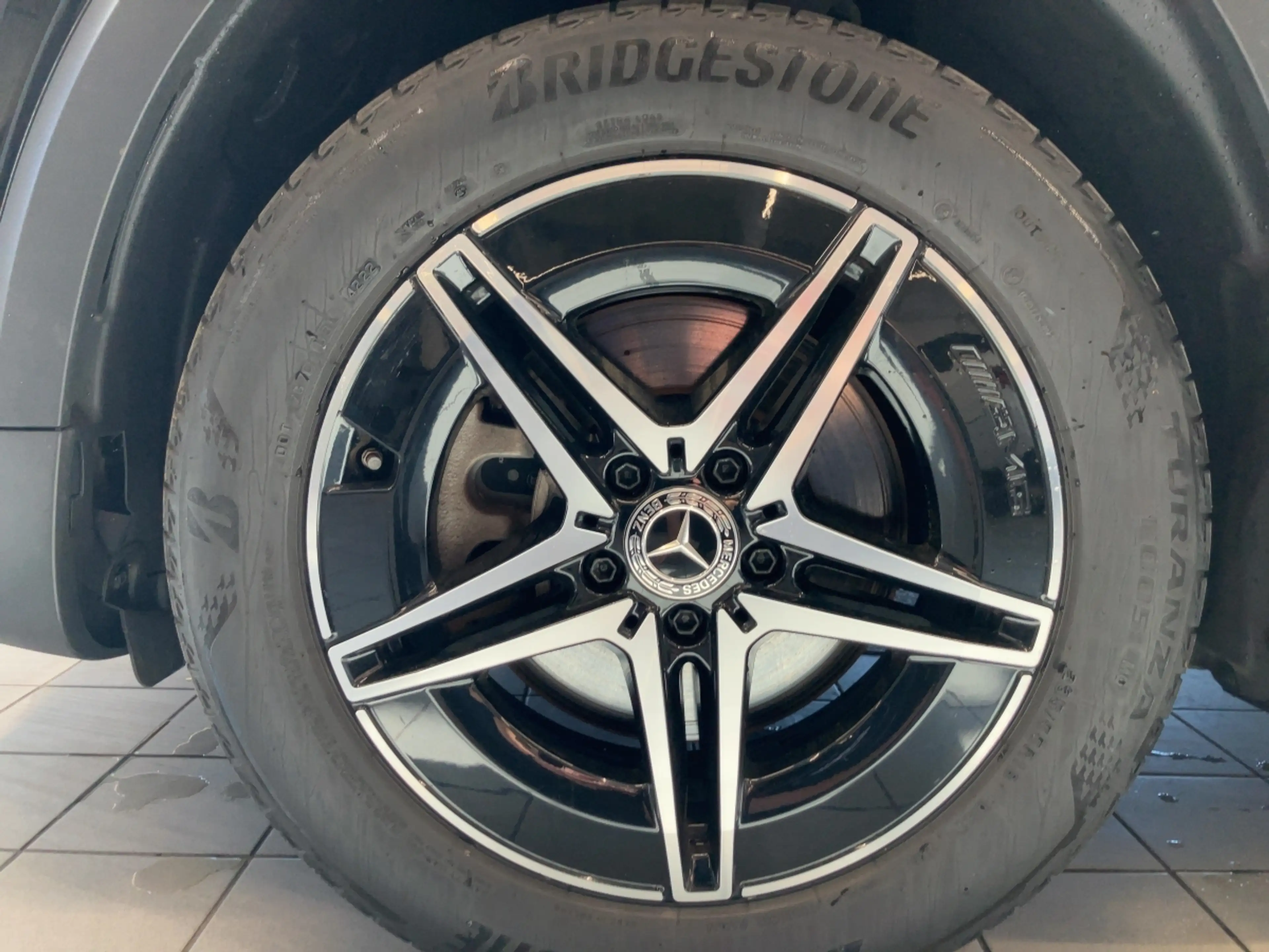 Mercedes-Benz EQB 300 4MATIC — photo 11