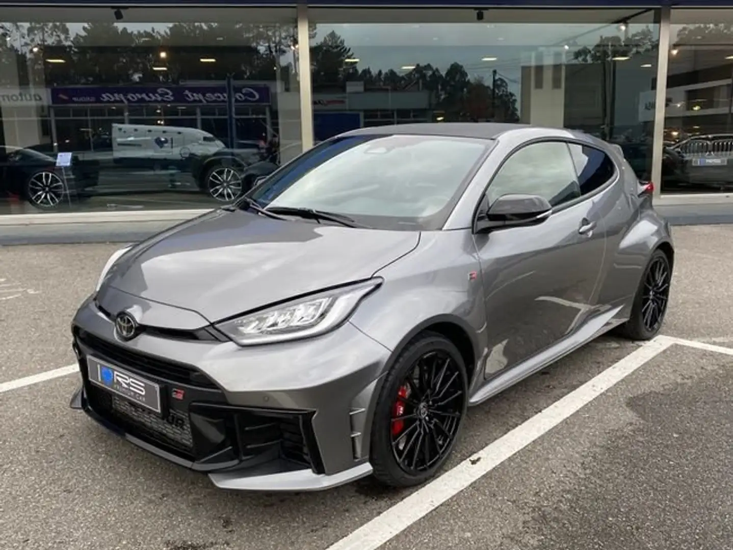 Toyota Yaris GR RZ + Touring Pack Aut. Grau - 2