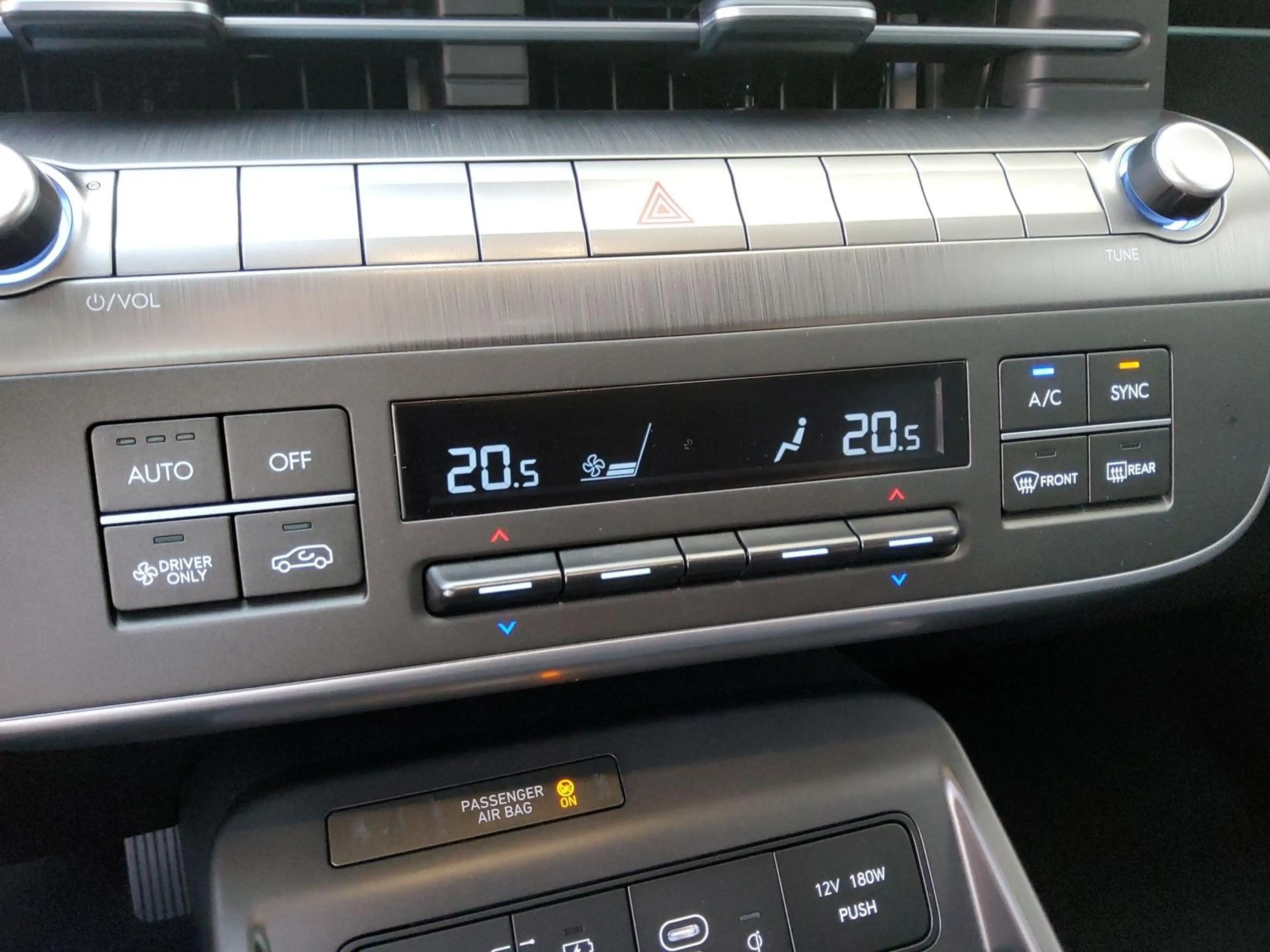 Hyundai KONA 65,4 kWh PRIME SCHIEBEDACH/HuD/EHK/ASSISTENZ/BOSE — photo 12