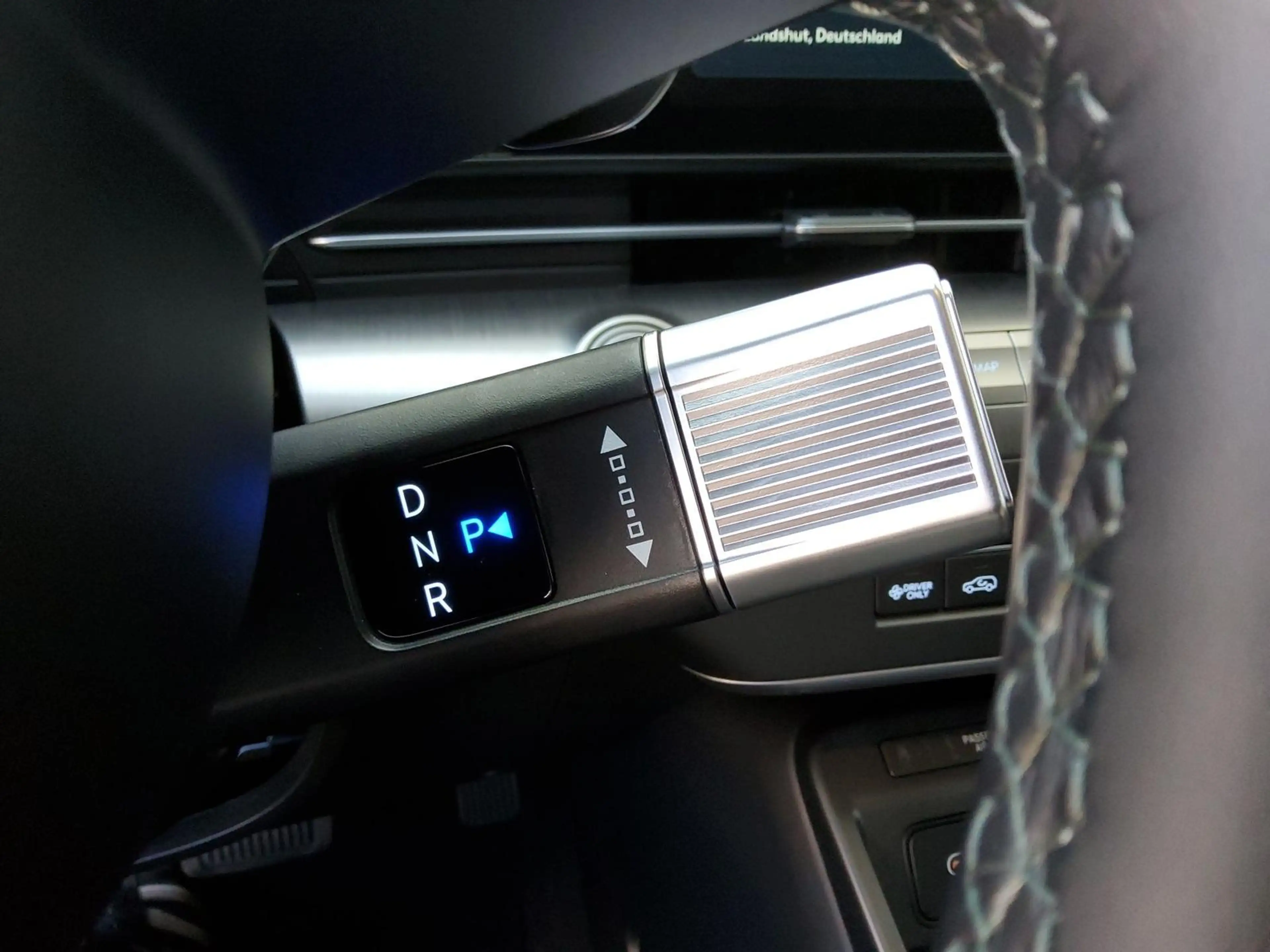 Hyundai KONA 65,4 kWh PRIME SCHIEBEDACH/HuD/EHK/ASSISTENZ/BOSE — photo 9