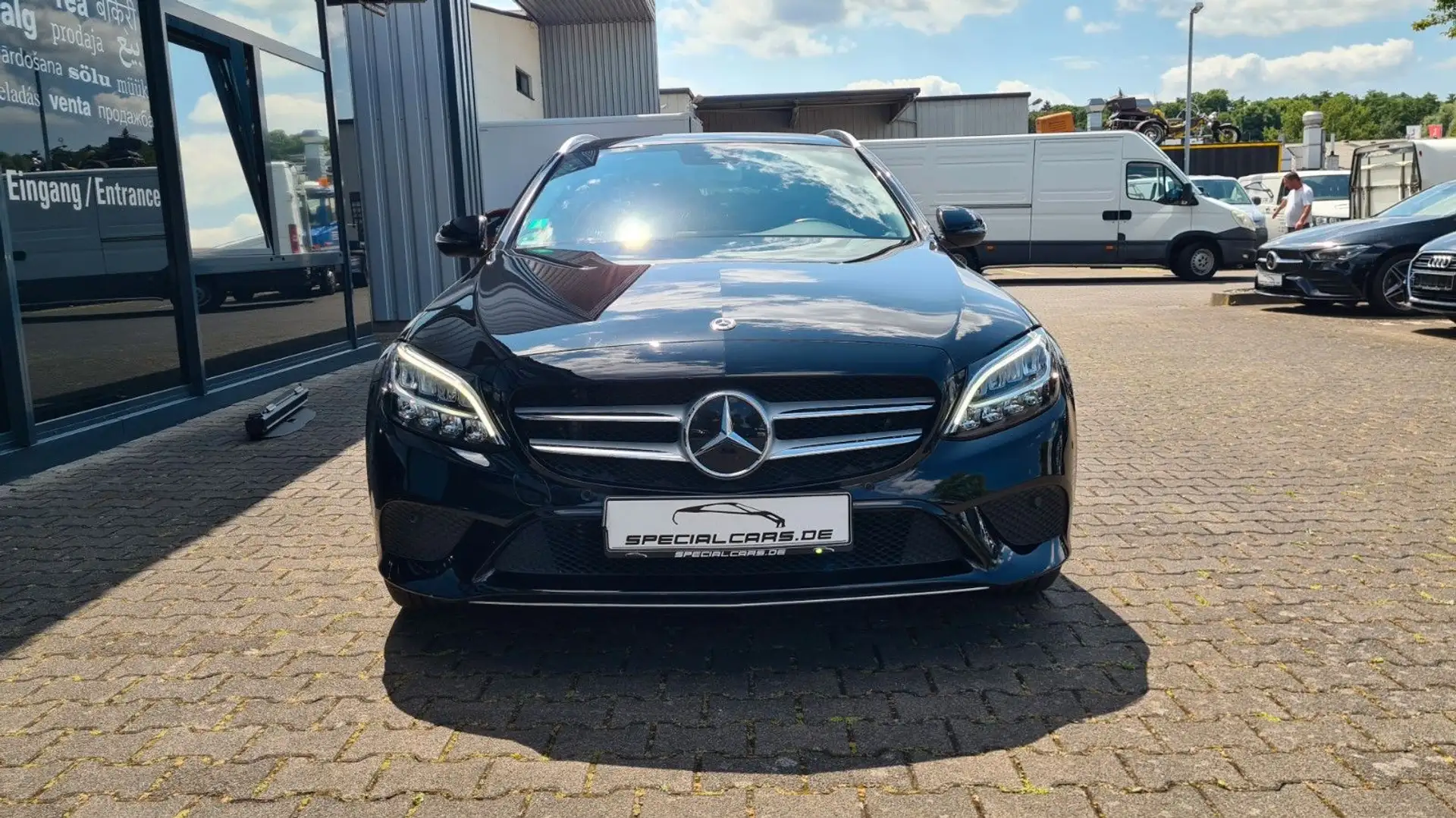 Mercedes-Benz C 200 T d 9G AVANTGARDE - LED - COMAND - PANO Schwarz - 2