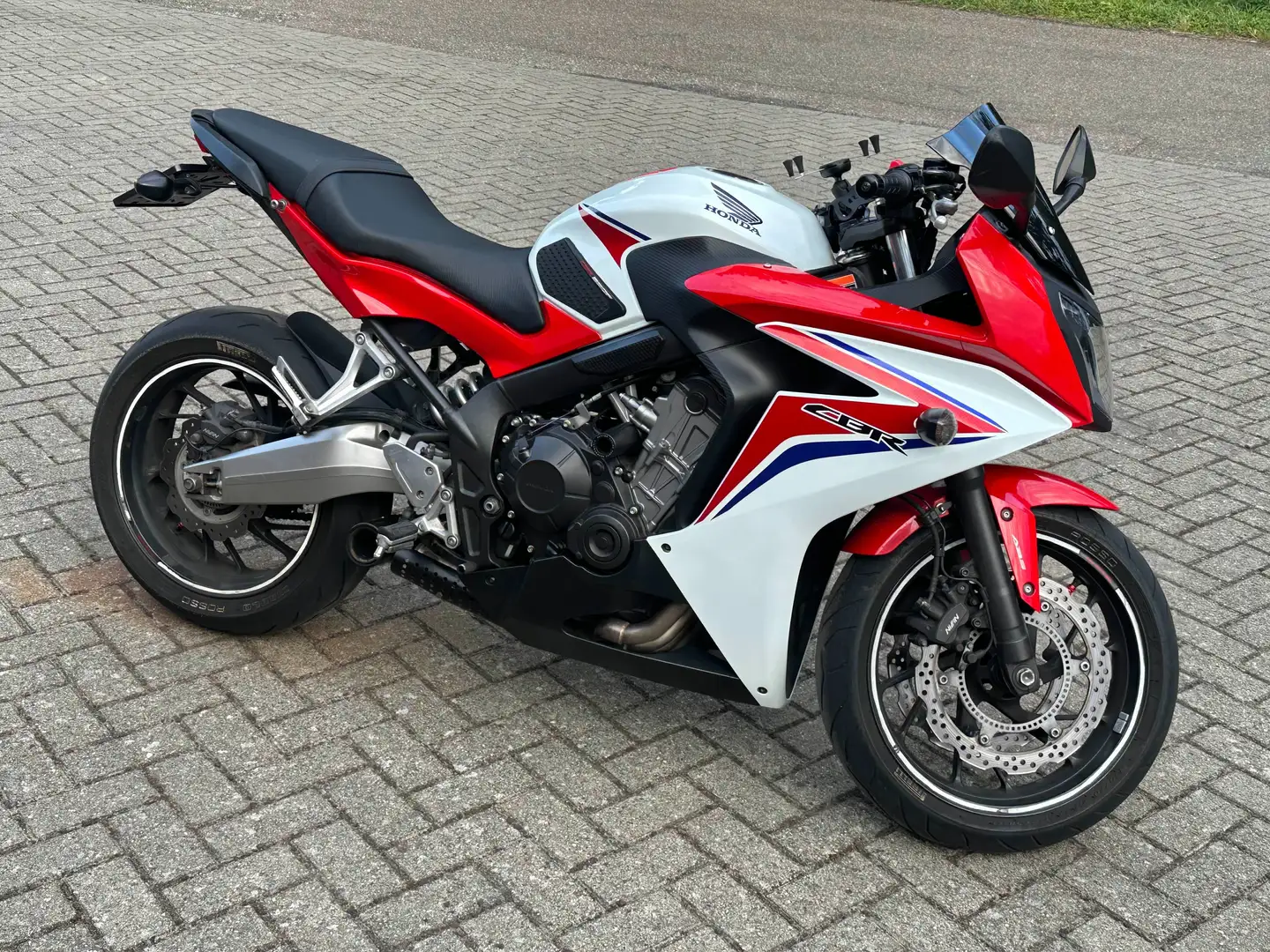 Honda CBR 650 F ABS 35 kW A2 Rood - 1
