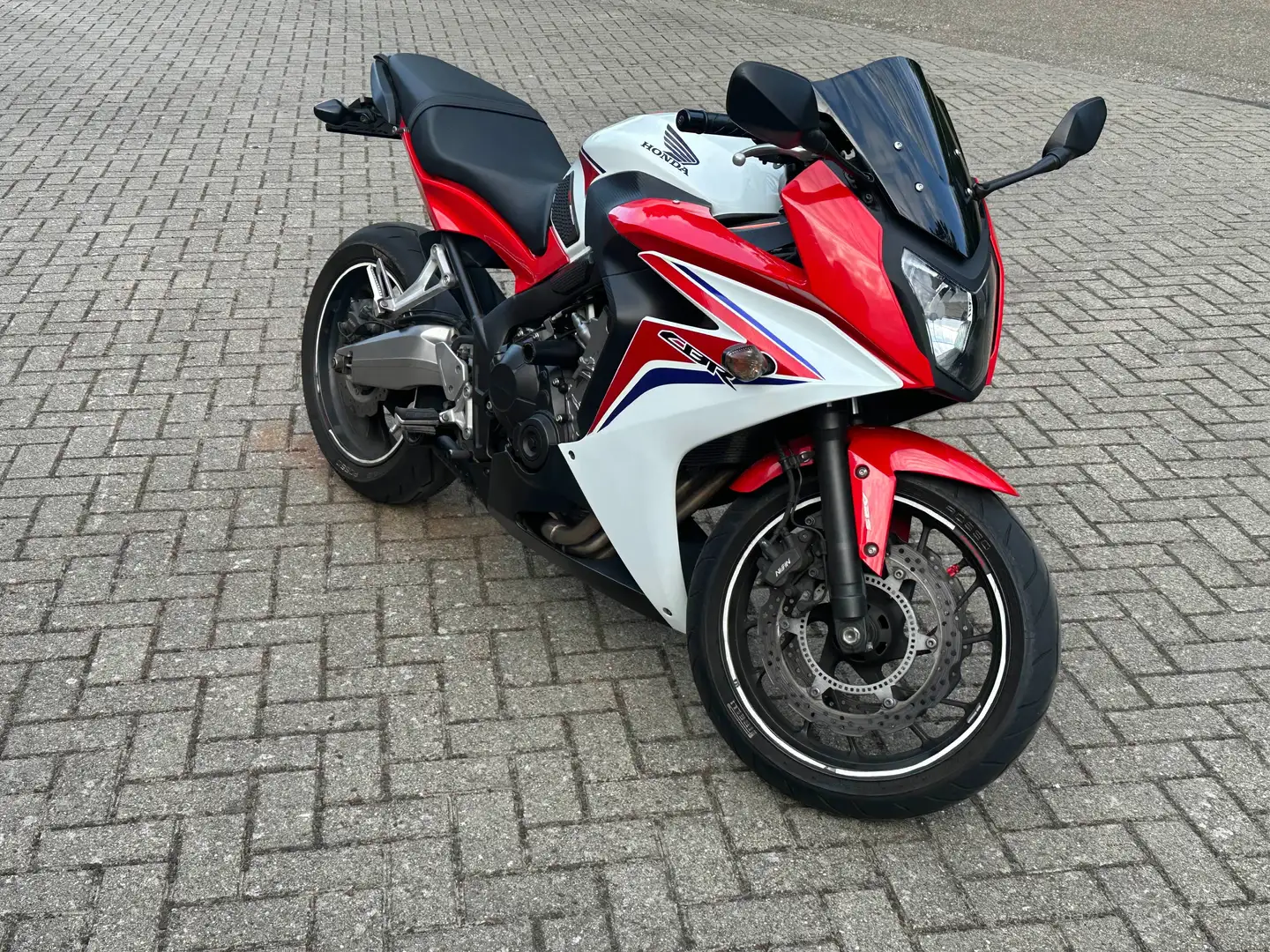Honda CBR 650 F ABS 35 kW A2 Rood - 2