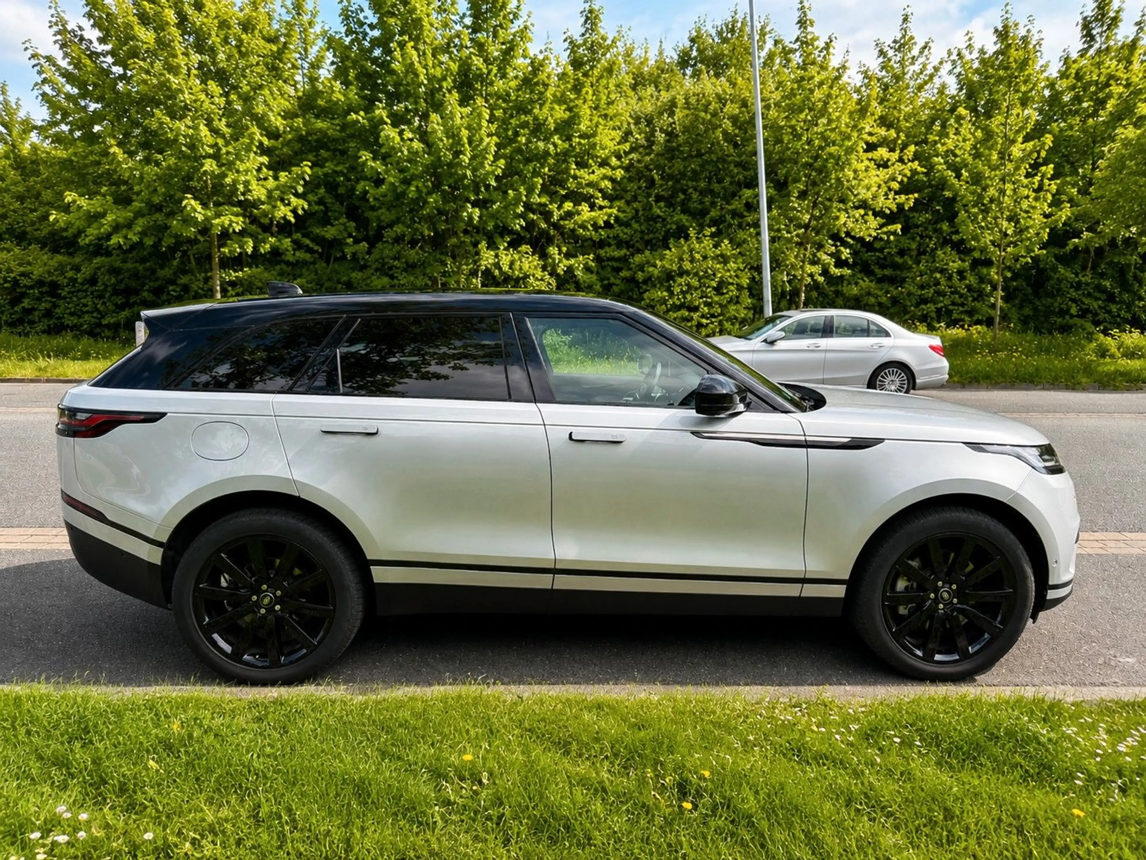 Land Rover Range Rover Velar 2.0 P400e DYNAMIC SE AWD — photo 4
