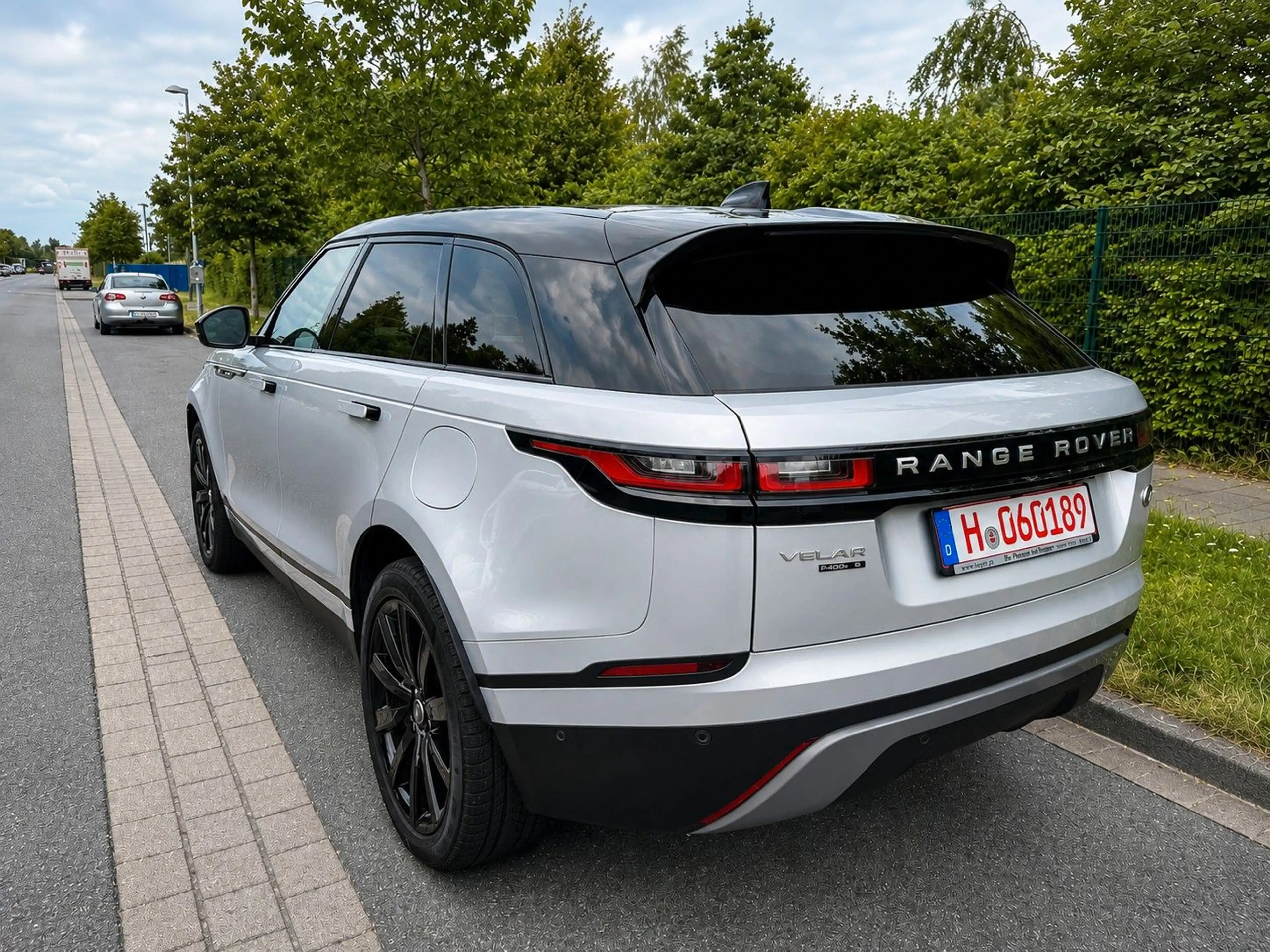 Land Rover Range Rover Velar 2.0 P400e DYNAMIC SE AWD — photo 2