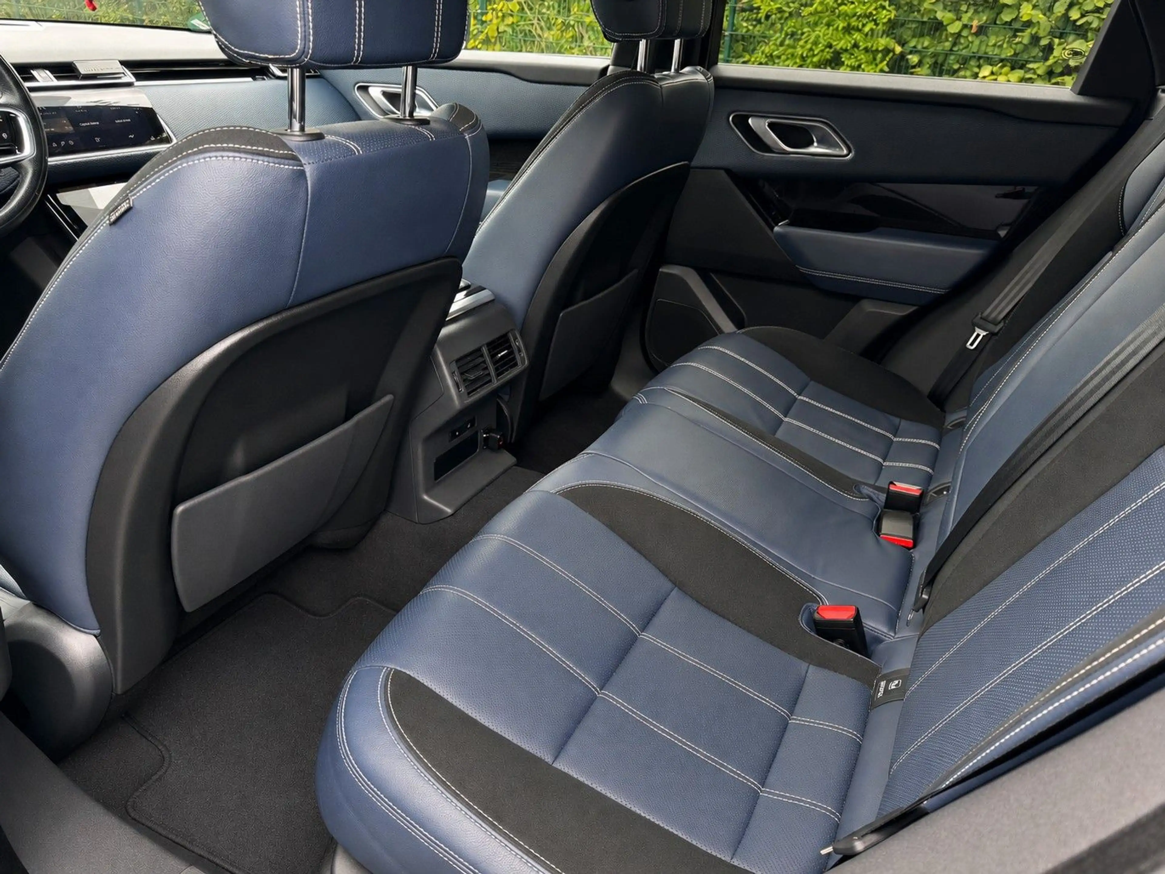 Land Rover Range Rover Velar 2.0 P400e DYNAMIC SE AWD — photo 6