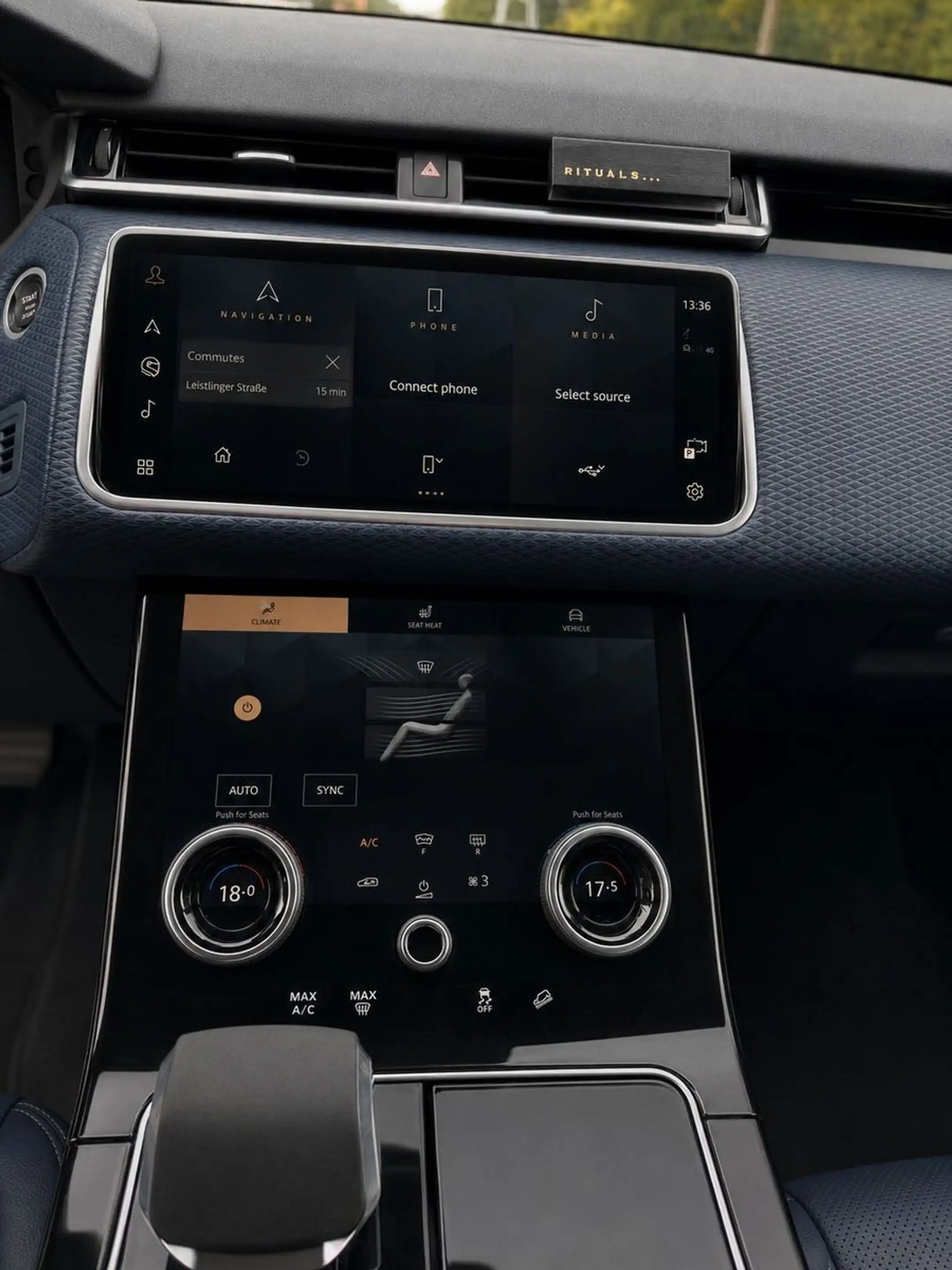 Land Rover Range Rover Velar 2.0 P400e DYNAMIC SE AWD — photo 10