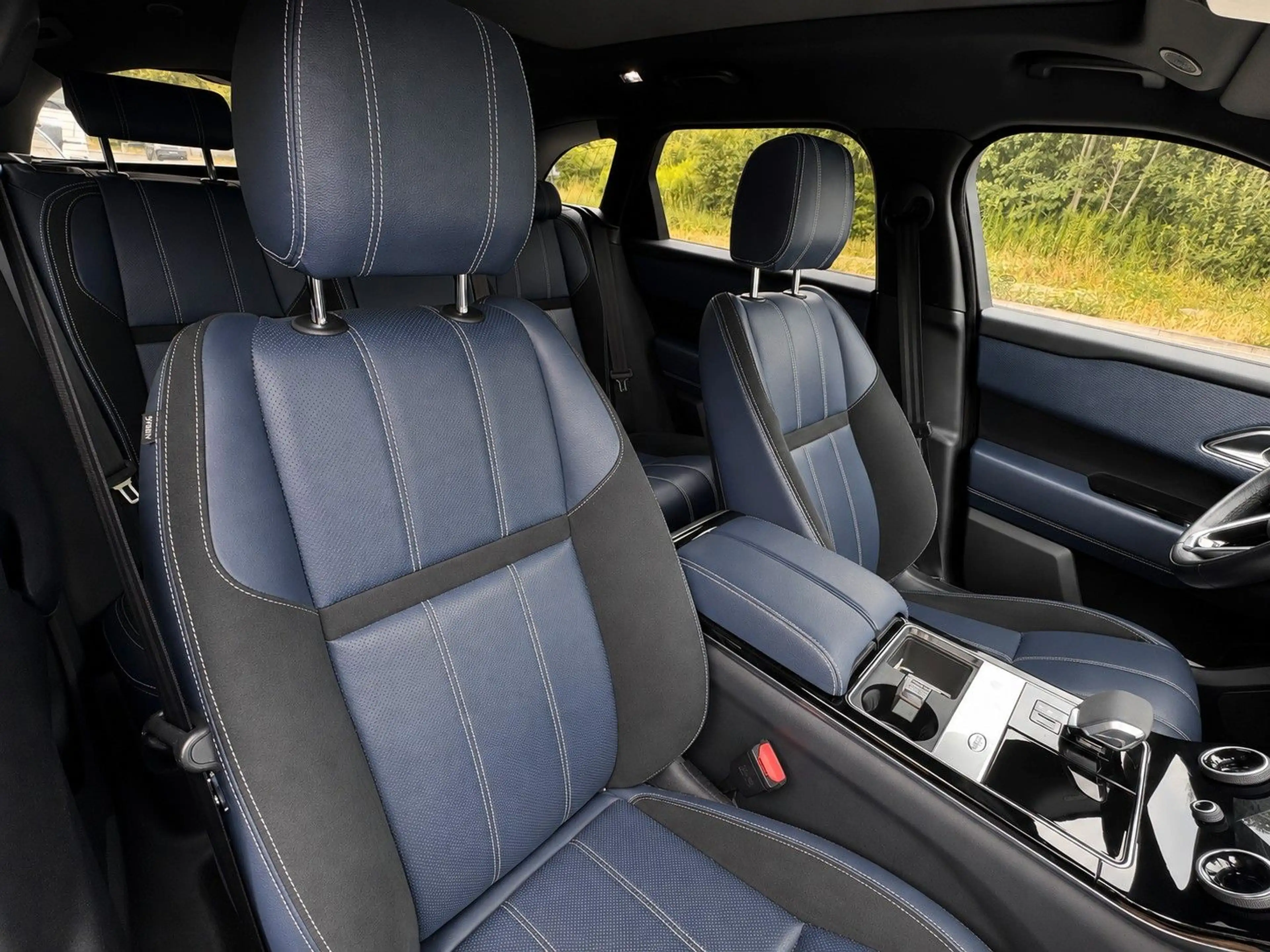 Land Rover Range Rover Velar 2.0 P400e DYNAMIC SE AWD — photo 14