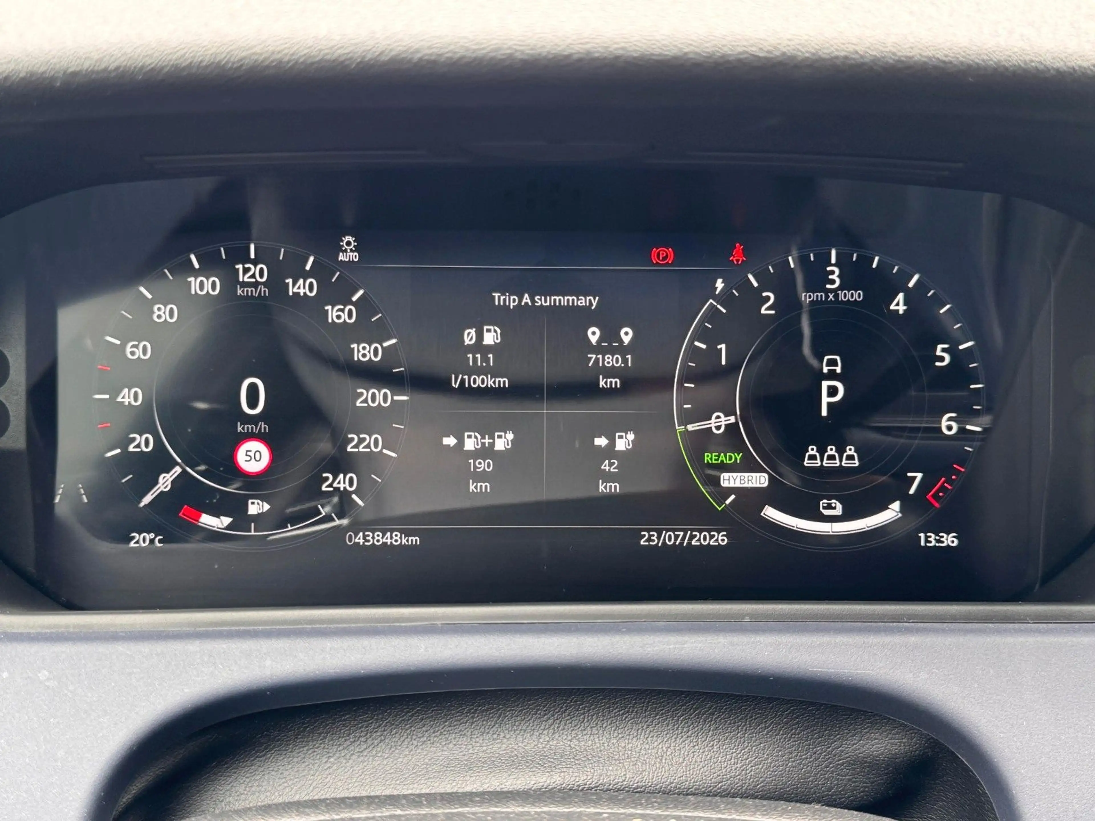 Land Rover Range Rover Velar 2.0 P400e DYNAMIC SE AWD — photo 15