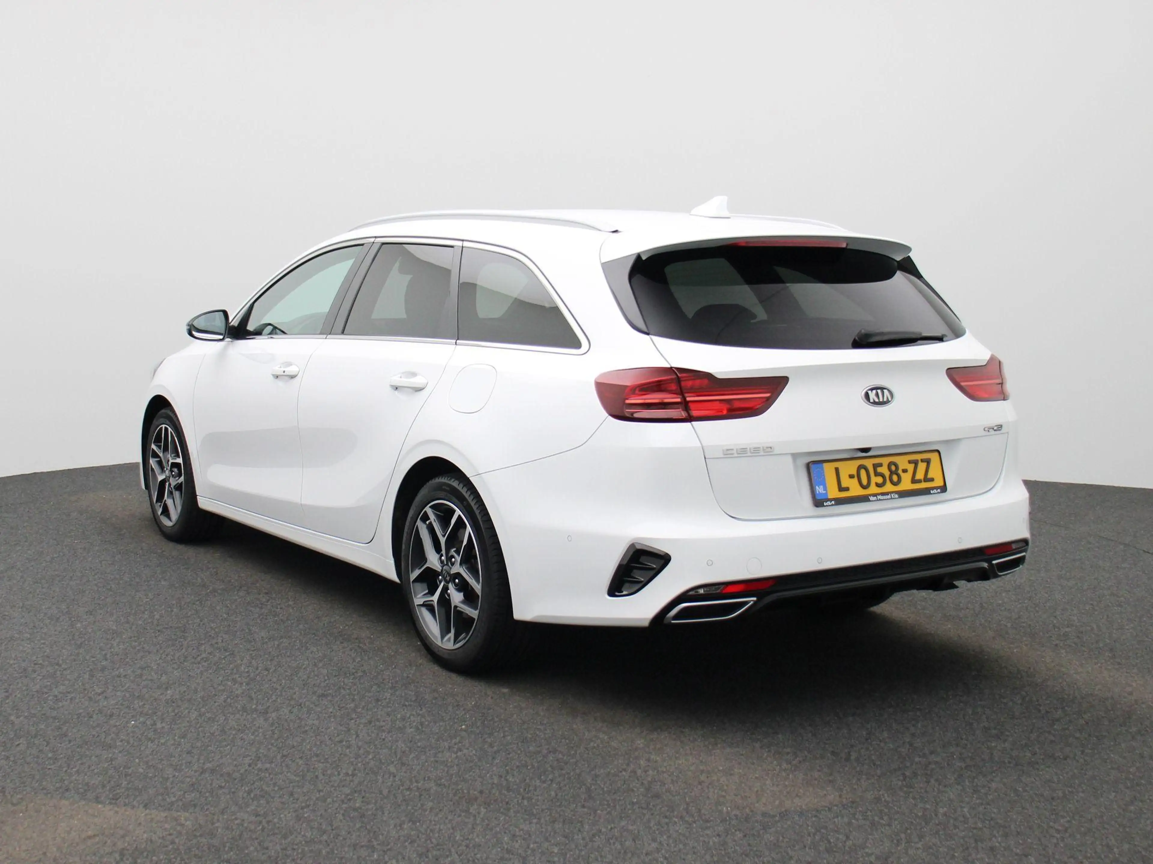 Kia Ceed SW / cee'd SW Sportswagon 1.0 T-GDi GT-Line Business Edition | A — photo 2