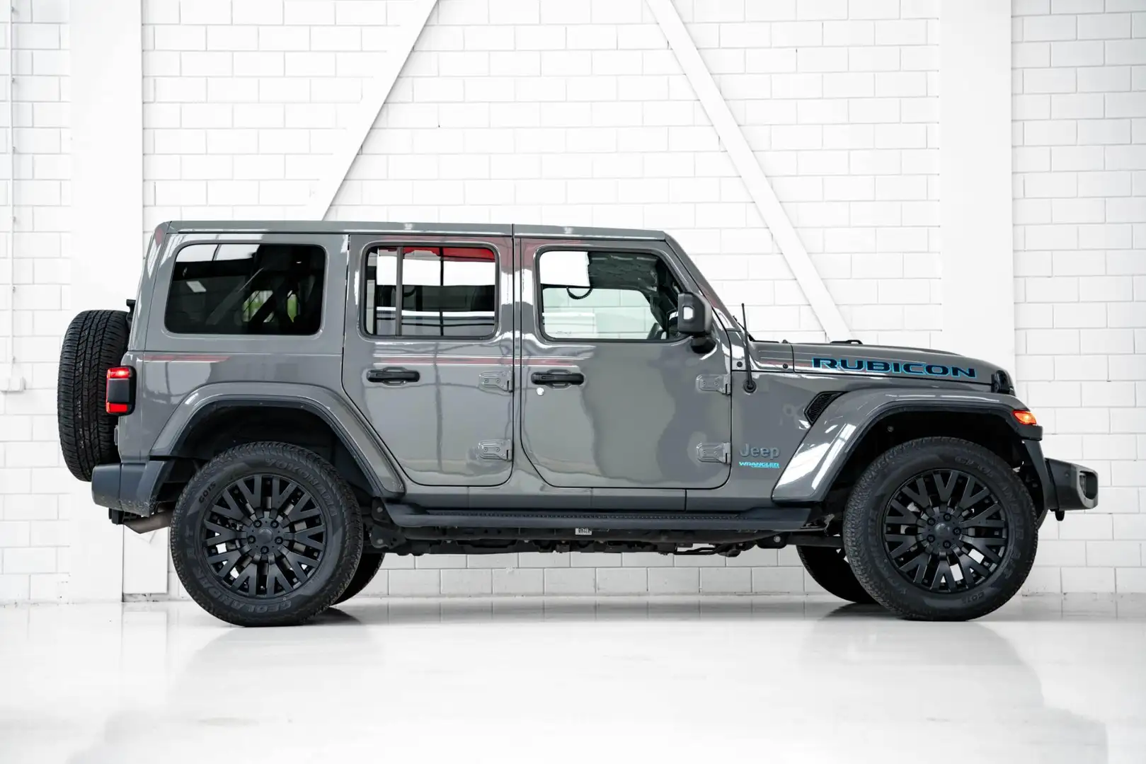 Jeep Wrangler Unlimited 4xe 380 Rubicon Hardtop | Alpine Sound S Gris - 2