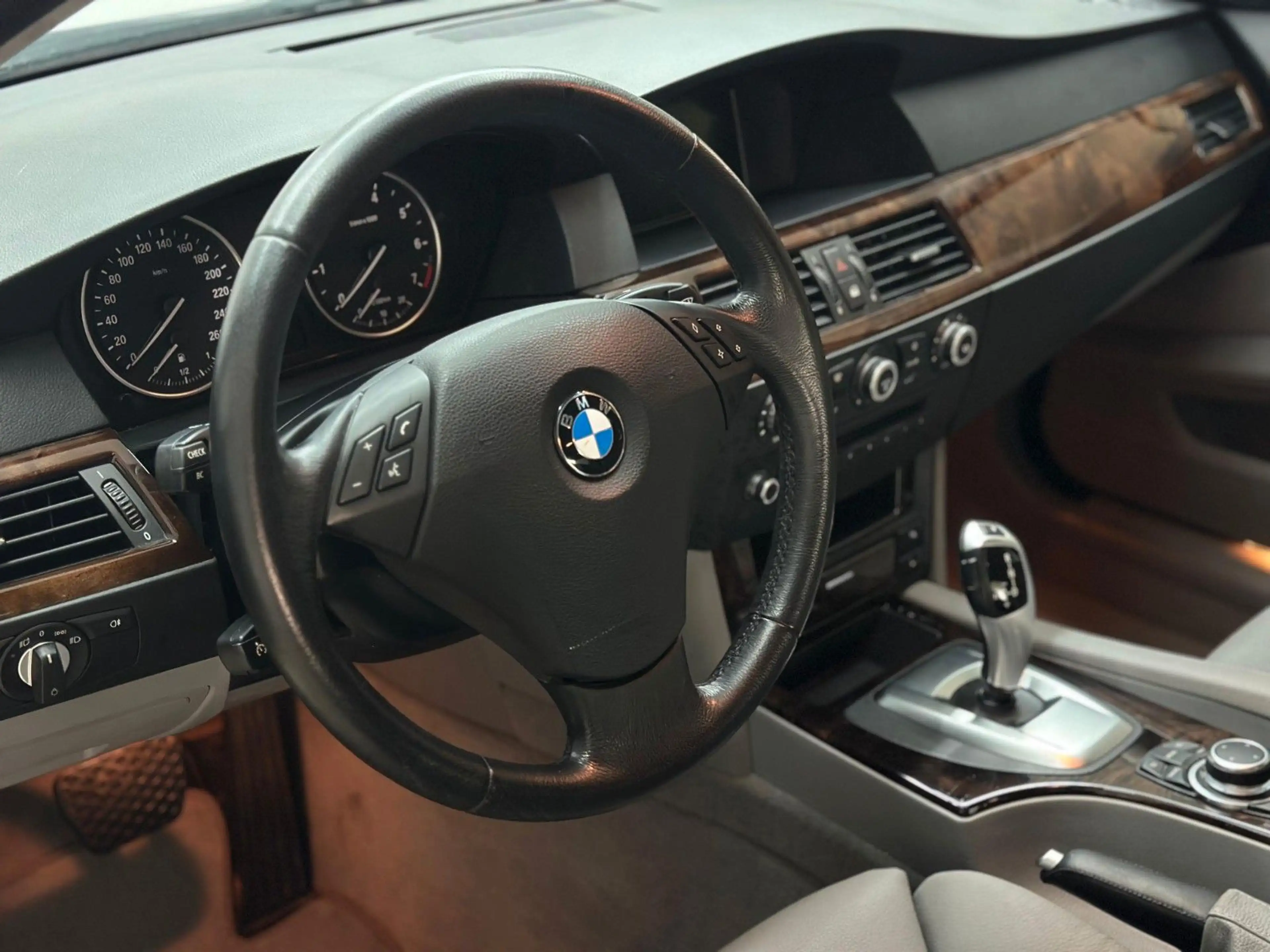 BMW 550 i  V8 *1.HAND *XENON *SHZ *PDC *TEMPO *MEMORY — photo 11