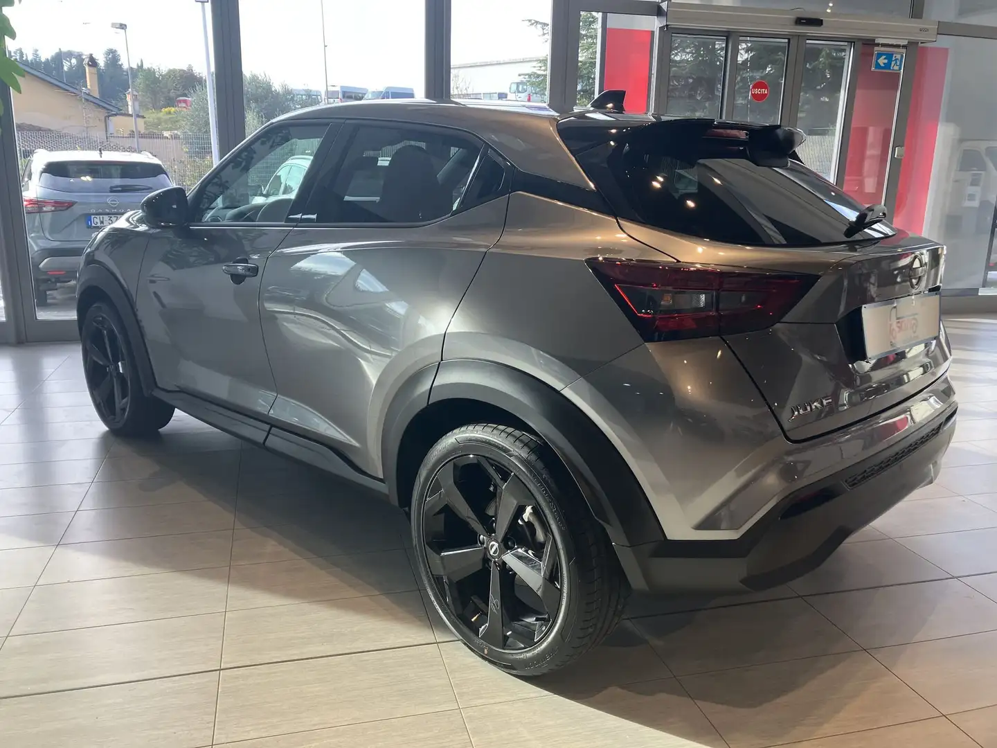 Nissan Juke Juke 1.0 DIG-T 114 CV Tekna Grijs - 2