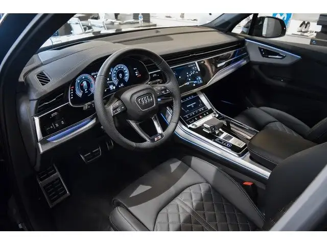 Audi Q7 view 3