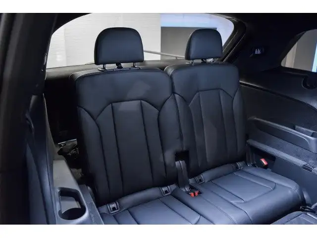 Audi Q7 view 14