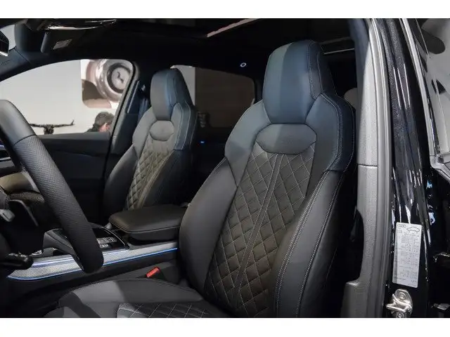 Audi Q7 view 7