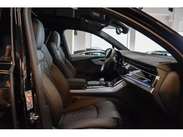 Audi Q7 view 6