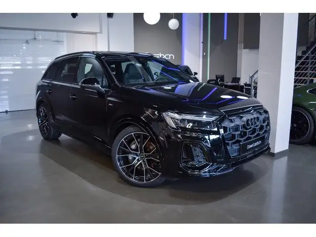 Audi Q7 view 2