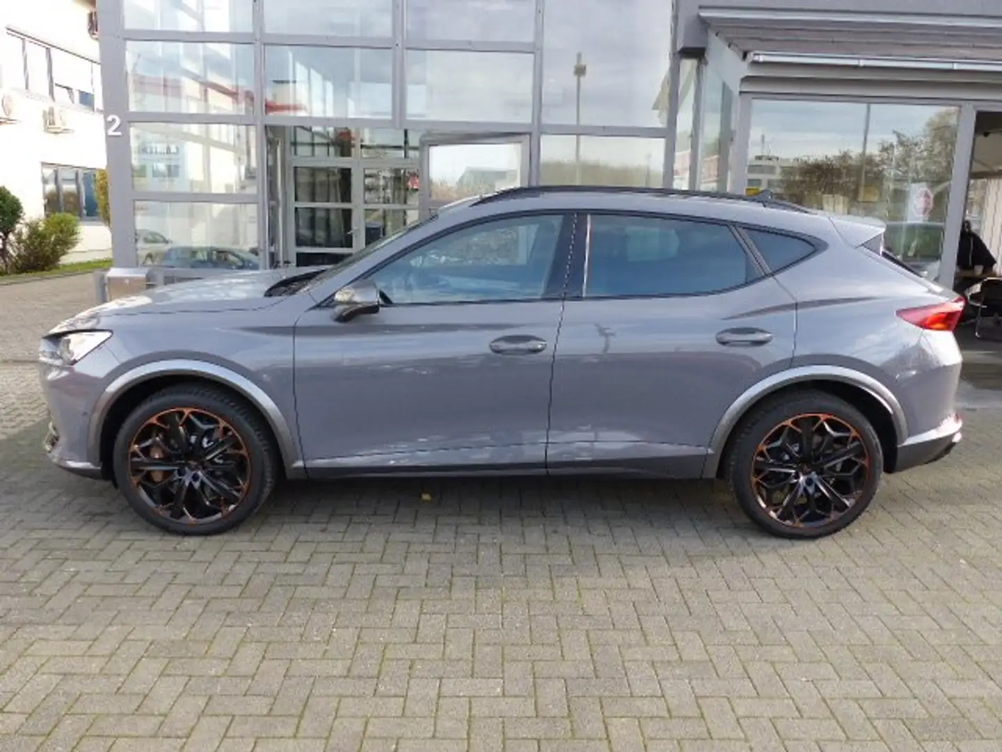 CUPRA Formentor VZ 4Drive DSG *PANO*AHK*BREMBO*ALU 19"*BEATS* Grau - 2