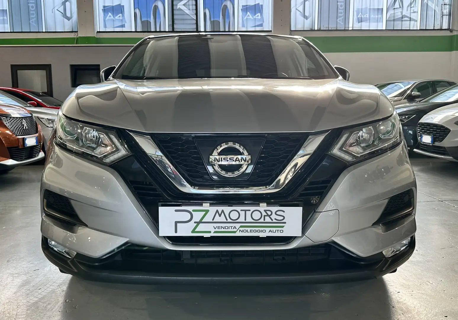 Nissan Qashqai Qashqai 1.5 dci Business 110cv PROMO FINANZIAMENTO Plateado - 2