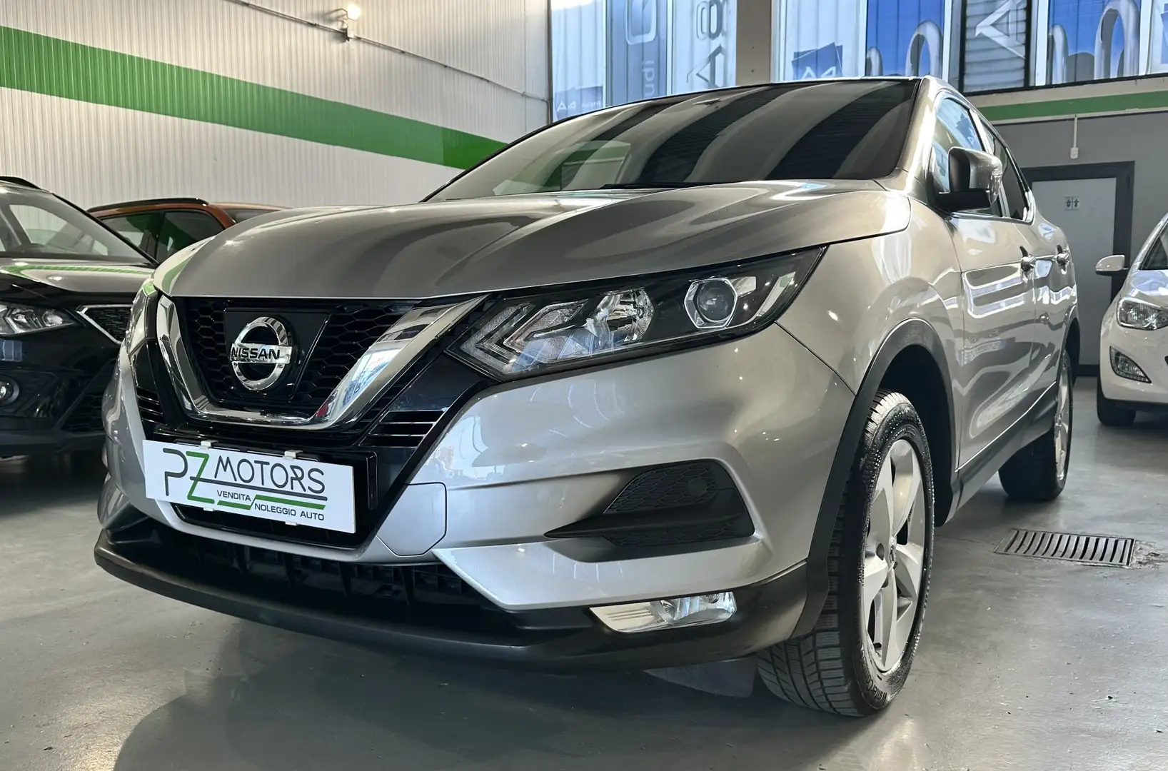Nissan Qashqai Qashqai 1.5 dci Business 110cv PROMO FINANZIAMENTO Plateado - 1